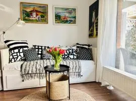Bronowice Art Garden - Cozy Apartment with Garden and Parking