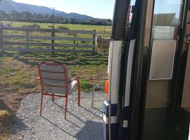 Cruzo The House Bus, хотел в Такака
