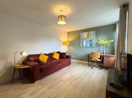 15 mins to Princes Street Spacious Lakeside Home with Free Parking