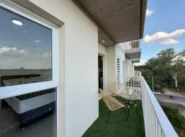 Dpto nuevo con piscina a 5 min del aeropuerto