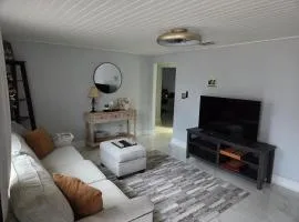 Jax Haven Room for Six, Close to It All