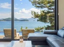 Sacheon Bireong Pool Villa