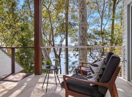 The Treehouse Avalon, Hotel in Whale Beach
