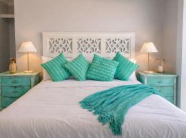 Luxury Beach House, Sleeps 8, Walk to Beach, hotel di Secret Harbour