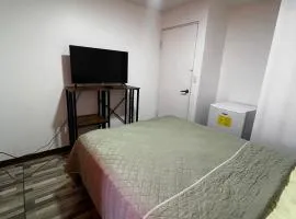 Small room in downtown grecia