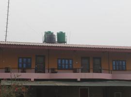 Shanta Ghar A Rustic Guesthouse: Chitwan şehrinde bir otel