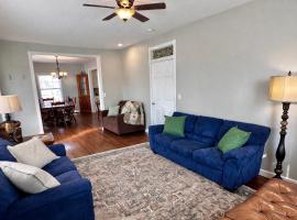 Sugar Creek에 위치한 호텔 Sycamore House - 4 Bedroom Vineyard Retreat Near KC