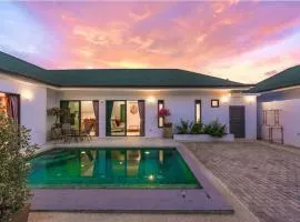 V294 Villa 3BR Pool with Bathtub Near Beach