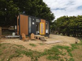 Sunset Hill by Tiny Away, Hotel in Dollar