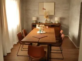 Familien- & hundefreundliches Ferienhaus Belladonna, eingezäunter Garten, 2 Bäder, hochwertig & neu