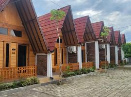 Qinoz Villaz, Hotel in Kedungwaru