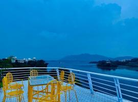 crown inn، فندق في رامناجار