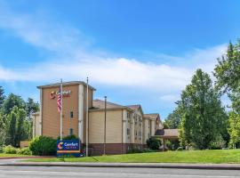 Comfort Suites Clackamas، فندق في كلاكمس