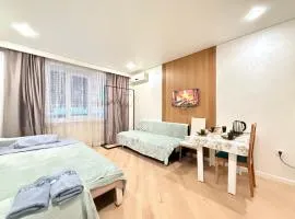 Modern City Center Apartment Golden Square Almaty