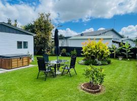 Private Spa Retreat, Pet-Friendly Whitianga Stay, Hotel in Whitianga