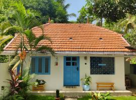 Blue Doors - Traditional Kerala Home, hotel di Kazhakuttam