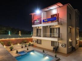 FabHotel Sharvi, khách sạn ở Jāmb