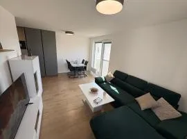 Topoľčianska Apartment Bratislava - Free Garage Parking & 10min Tram to Center