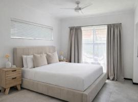 Eden View 3 Bedroom Garden Apartment, Hotel in Chartwell