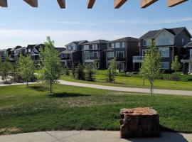 Luxurious home away from home with Aircon, hotel a Airdrie