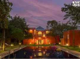 StayVista at Morbaugh Palace- Outdoor pool, WiFi & BBQ