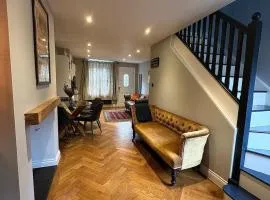 Central 2 BR house, Pets allowed, Free Parking