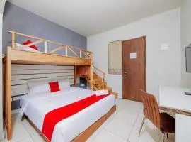 RedDoorz Plus near Asia Afrika 3