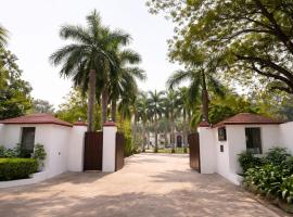 Tivoli Bijwasan, khách sạn ở Jāmb