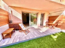 Sanary centre charmant studio 28m2 avec jardin parking privé