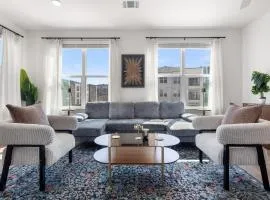 Bright Spacious 2BR 2BA Open Layout