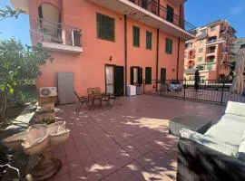 Terrazza vicino alla spiaggia in centro
