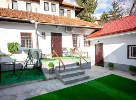 Bosanska Avlija Authentic Sarajevo Stay with Garden