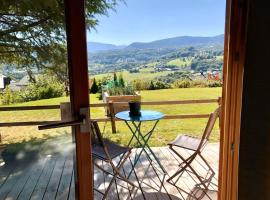 Grand studio vue montagne entrée parc chartreuse, hôtel à Vimines