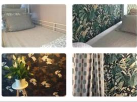 Just for sleep Male dorm shared room daily stay- from 8pm to 10am, Hotel in Bobigny