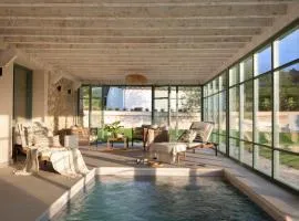 Wishome-Casa reformada con servicios de hotel y piscina interior