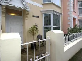 6 Bed in Tenby oc-fb220