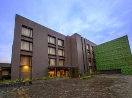 Purple Elephant Luxury Business Hotel