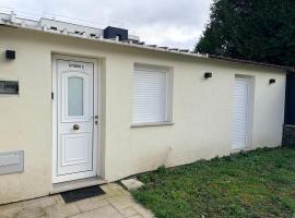 Studio 2 - Loc Conciergerie, hôtel à Trappes