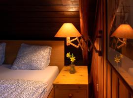 Pod jednou střechou, hotel a Libošovice
