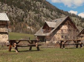 10211 Chalet d'exception nature sport et bien être sauna,jacuzzi hammam frigidarium โรงแรมในCervières