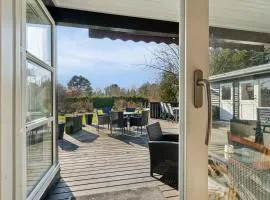 Cozy Cottage Only 500 M From The Sea