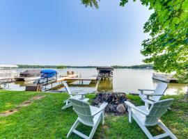 Fish, Swim & Explore: Mukwonago Lake House!، فندق في Mukwonago