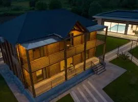 Wooden villa with superpool and sauna in Aparan