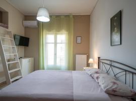 Delphian Colors - Red Edition by Filos Inc, Hotel in Delphi