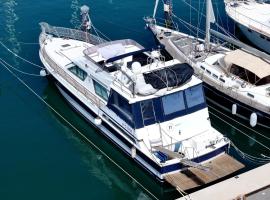 NAVÏ - Yacht à quai au cœur de Sète - Terrasse & Flybridge - 2 à 8 personnes, Hotel in Sète