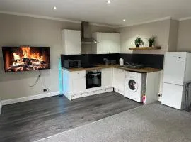 Modern 2 Bed Apartment, Sleeps 4