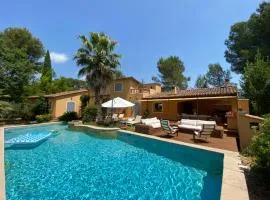 Chambre privée dans maison néo-provençale