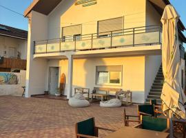 Hospedium República Surf House - Coxos Beach, Ericeira – hotel w mieście Ericeira