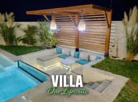 Villa Lynoute piscine sans vis à vis meilleur emplacement à proximité de la plage, Hotel in Taguermess