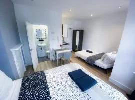 Bright & Modern Studio Flat - 10 min walk to tube